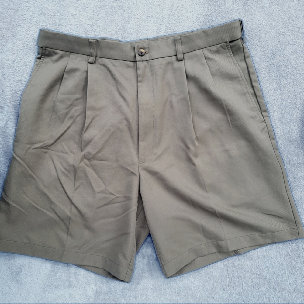 Haggar Men's Khaki Adjustable 36" Waistband Shorts, Green New (No Tag)
